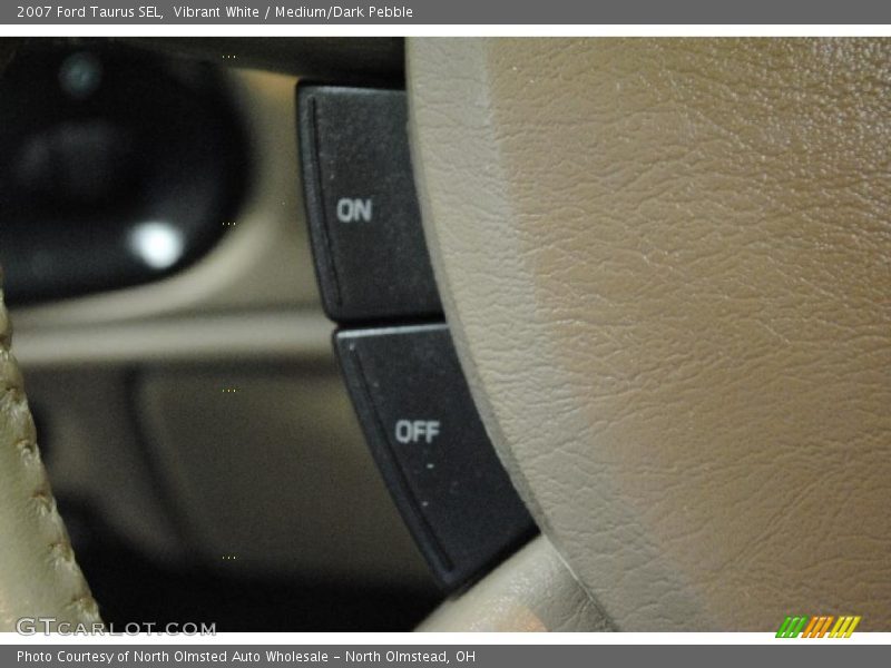 Vibrant White / Medium/Dark Pebble 2007 Ford Taurus SEL