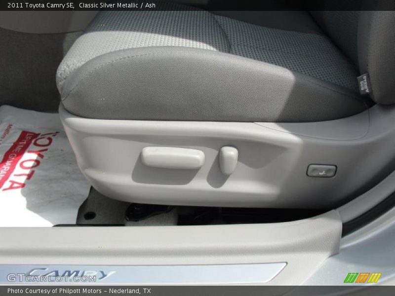 Classic Silver Metallic / Ash 2011 Toyota Camry SE