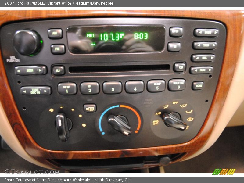 Vibrant White / Medium/Dark Pebble 2007 Ford Taurus SEL