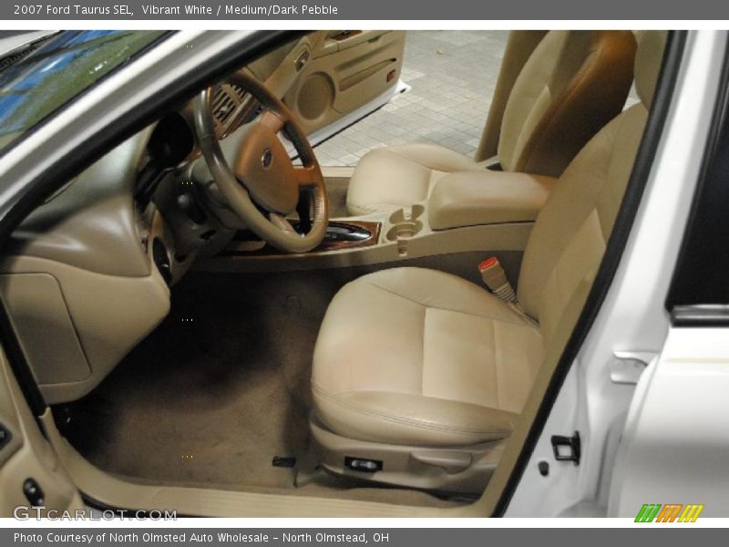 Vibrant White / Medium/Dark Pebble 2007 Ford Taurus SEL