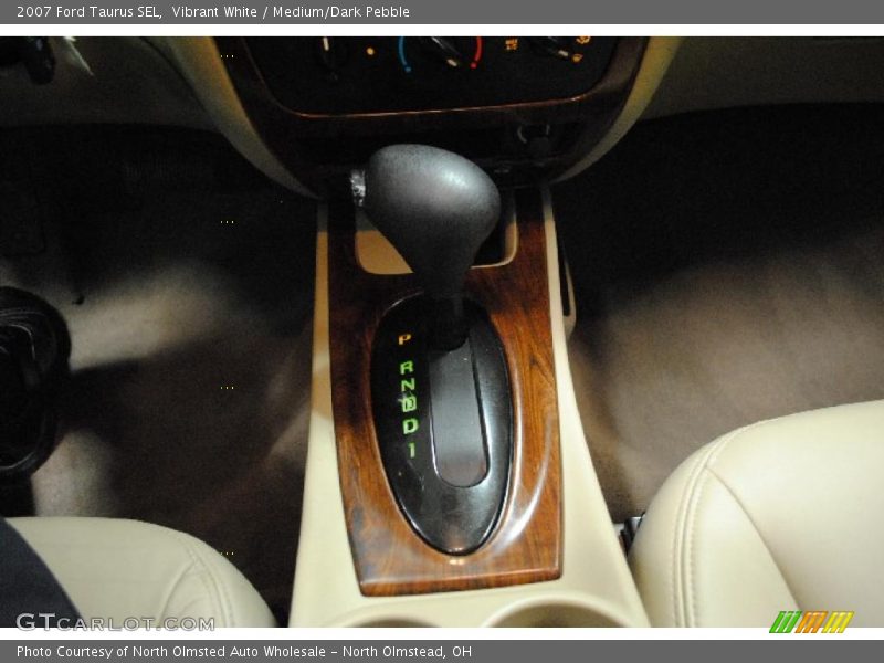 Vibrant White / Medium/Dark Pebble 2007 Ford Taurus SEL