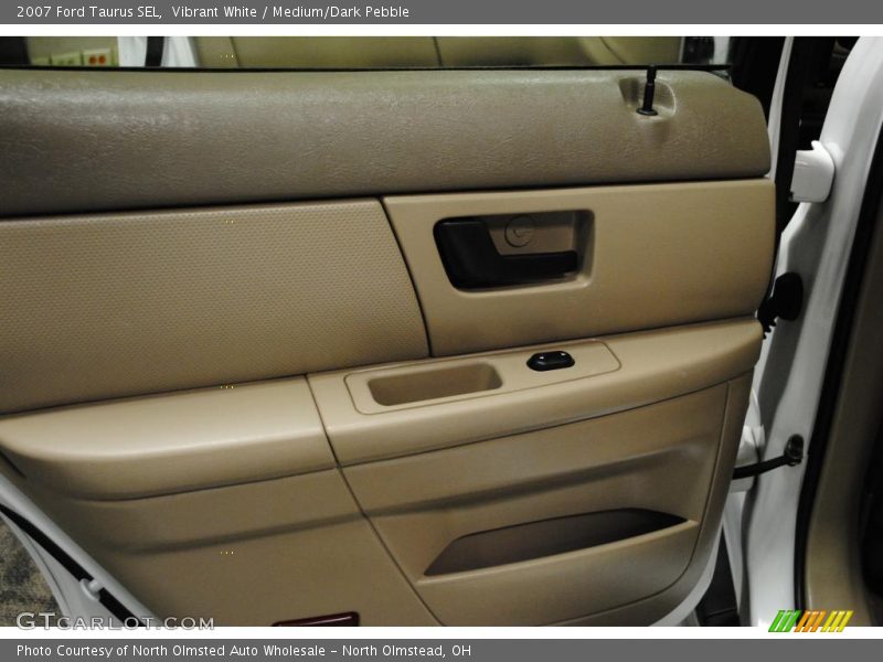 Vibrant White / Medium/Dark Pebble 2007 Ford Taurus SEL