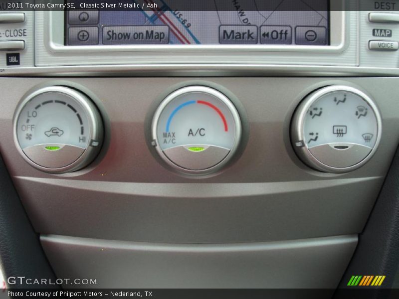Controls of 2011 Camry SE