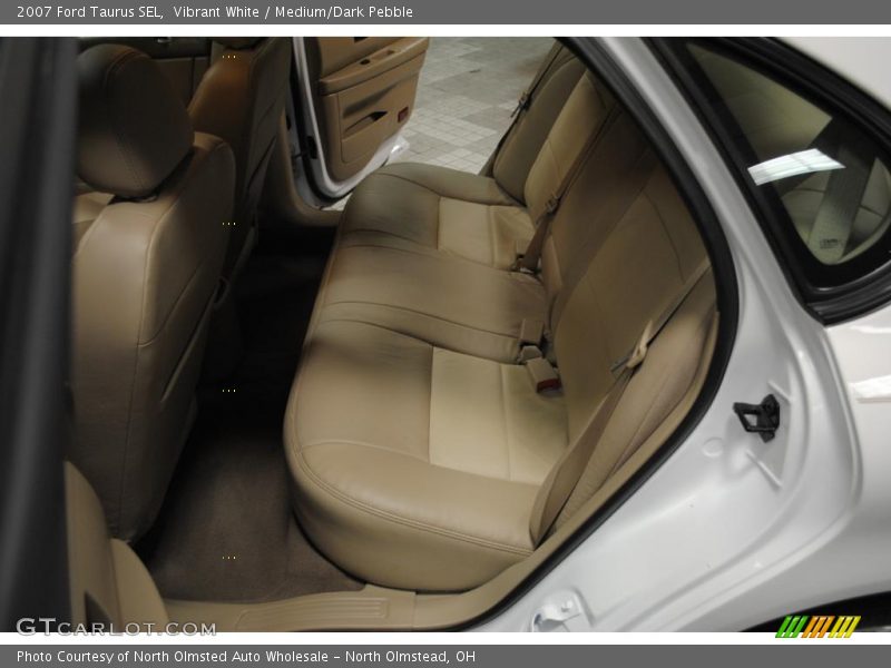 Vibrant White / Medium/Dark Pebble 2007 Ford Taurus SEL