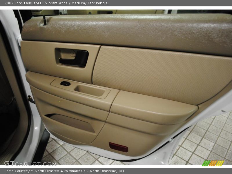 Vibrant White / Medium/Dark Pebble 2007 Ford Taurus SEL