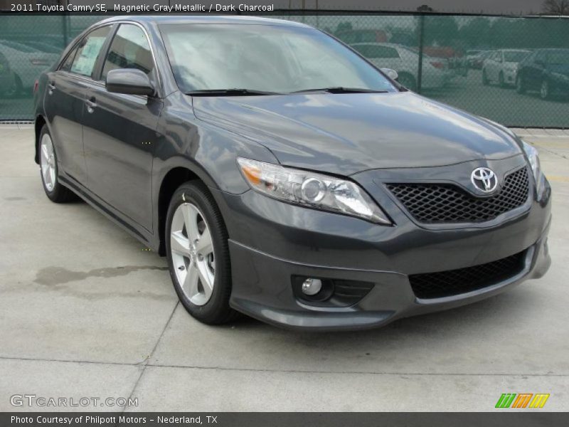 Magnetic Gray Metallic / Dark Charcoal 2011 Toyota Camry SE