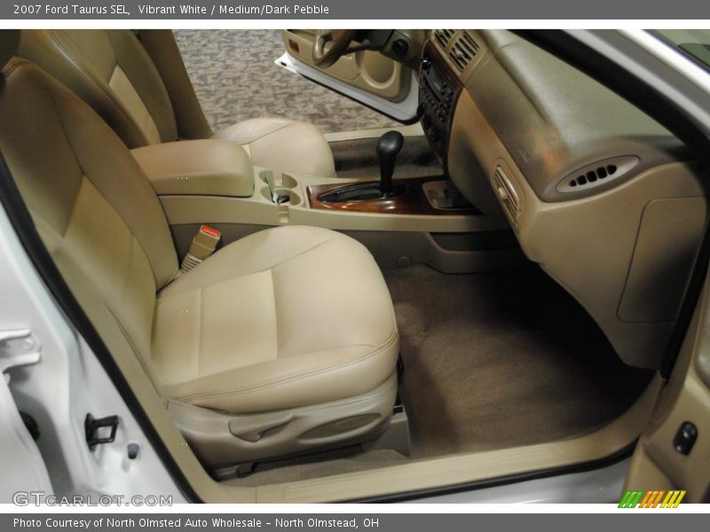 Vibrant White / Medium/Dark Pebble 2007 Ford Taurus SEL