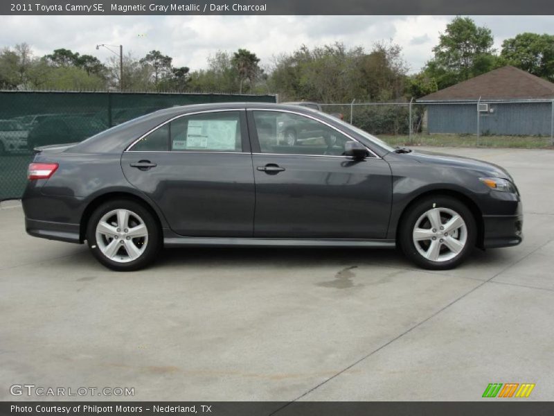 Magnetic Gray Metallic / Dark Charcoal 2011 Toyota Camry SE