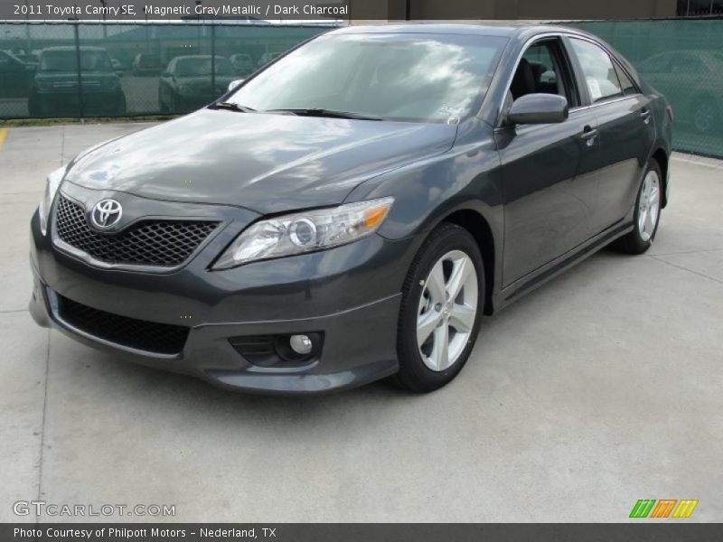 Magnetic Gray Metallic / Dark Charcoal 2011 Toyota Camry SE