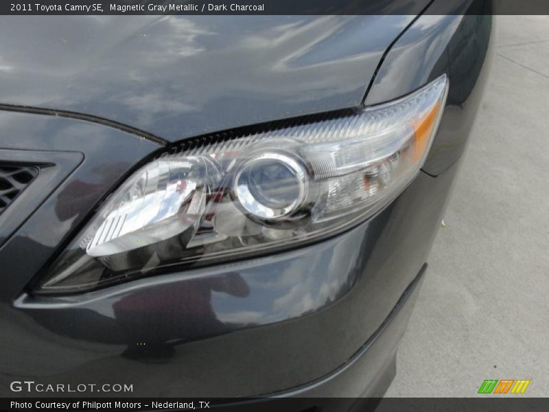 Magnetic Gray Metallic / Dark Charcoal 2011 Toyota Camry SE