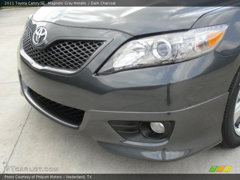 Magnetic Gray Metallic / Dark Charcoal 2011 Toyota Camry SE