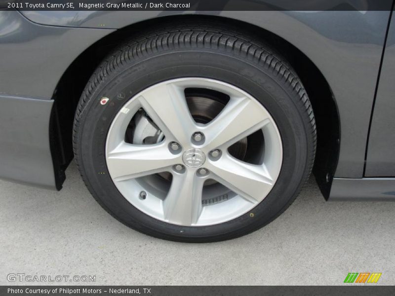 Magnetic Gray Metallic / Dark Charcoal 2011 Toyota Camry SE