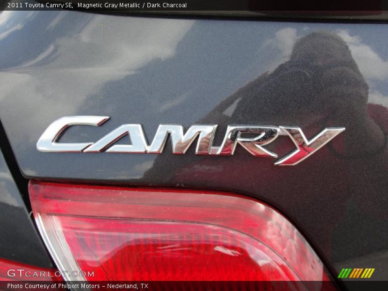 Magnetic Gray Metallic / Dark Charcoal 2011 Toyota Camry SE