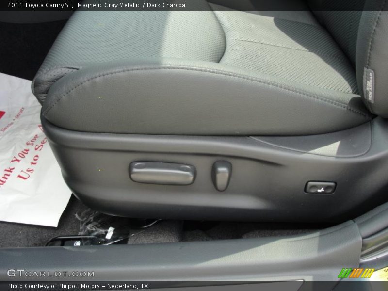 Magnetic Gray Metallic / Dark Charcoal 2011 Toyota Camry SE