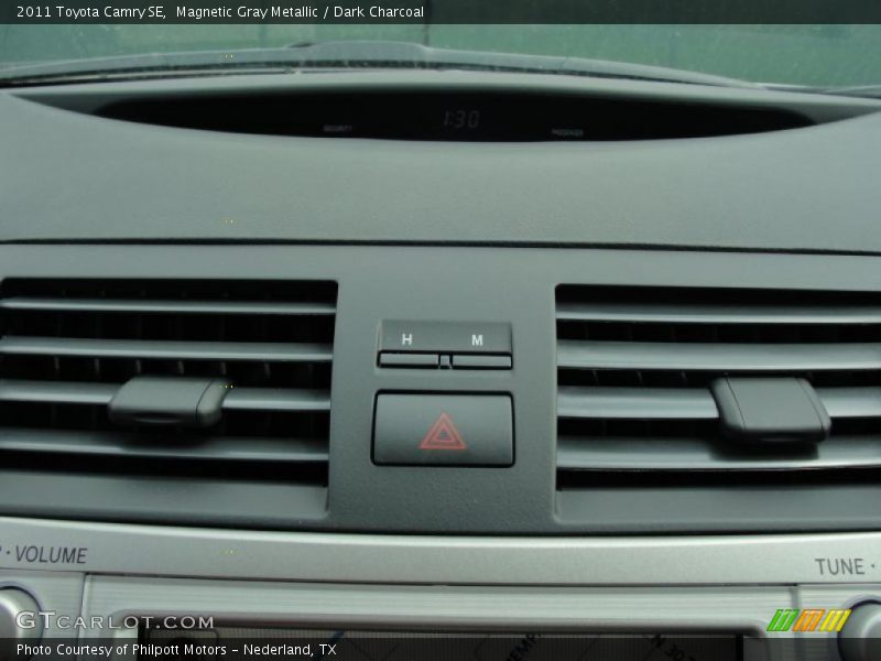 Magnetic Gray Metallic / Dark Charcoal 2011 Toyota Camry SE