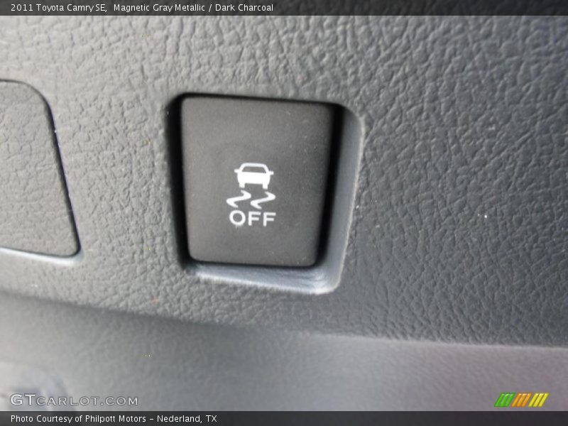 Magnetic Gray Metallic / Dark Charcoal 2011 Toyota Camry SE