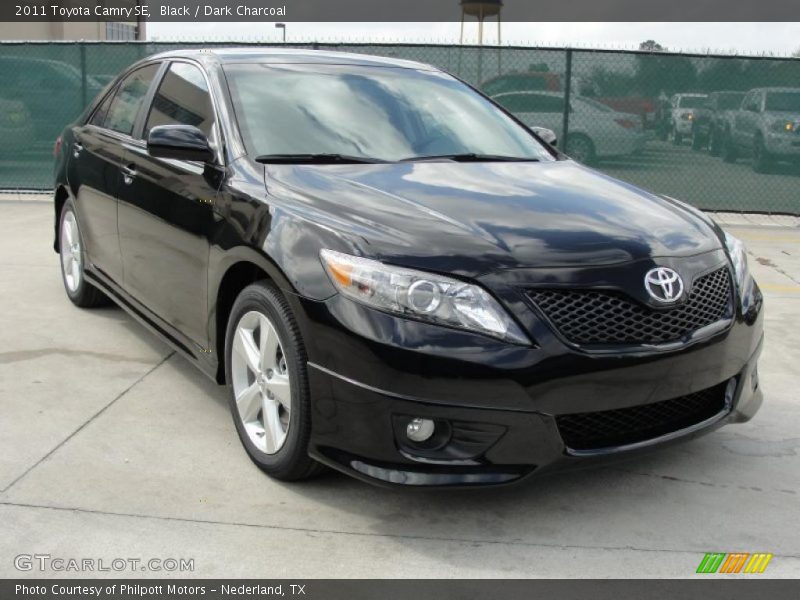 Black / Dark Charcoal 2011 Toyota Camry SE