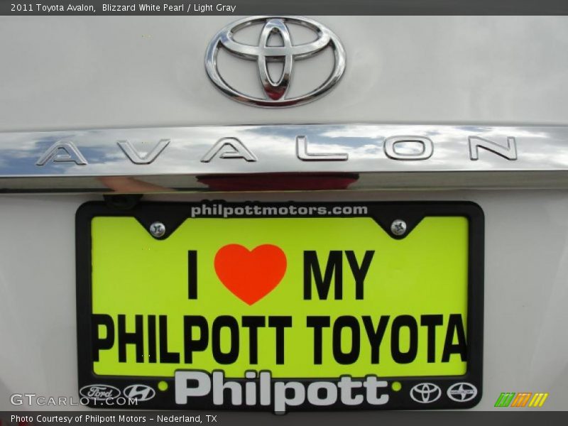 Blizzard White Pearl / Light Gray 2011 Toyota Avalon