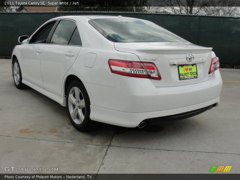 Super White / Ash 2011 Toyota Camry SE