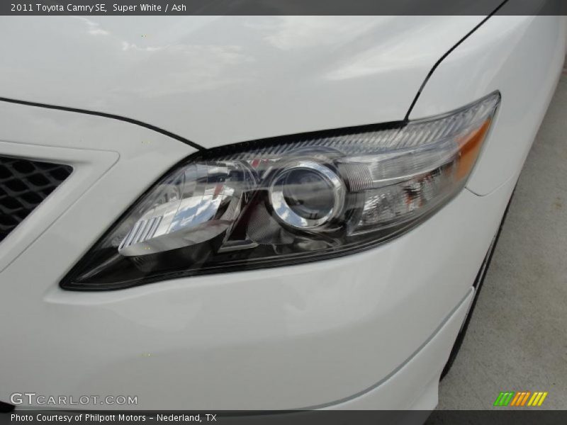 Super White / Ash 2011 Toyota Camry SE