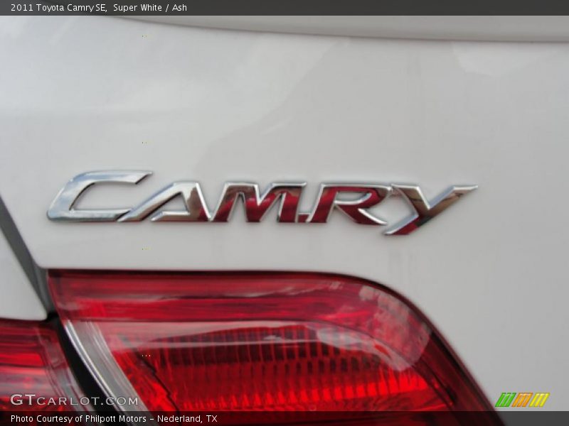 Super White / Ash 2011 Toyota Camry SE