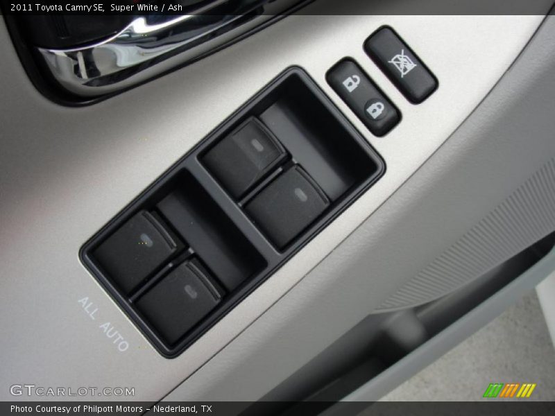 Super White / Ash 2011 Toyota Camry SE