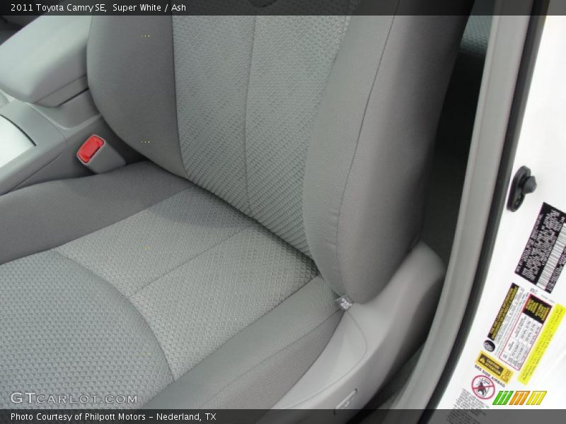 Super White / Ash 2011 Toyota Camry SE
