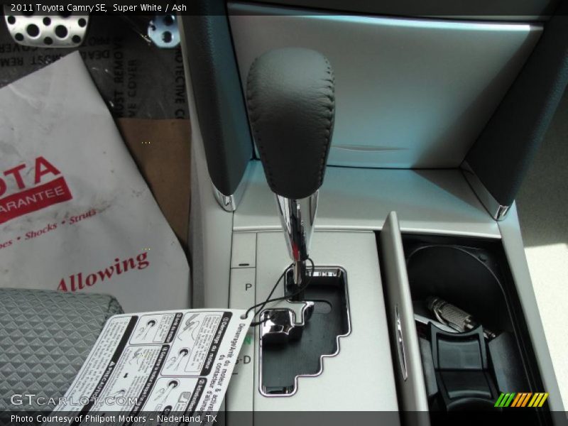 Super White / Ash 2011 Toyota Camry SE