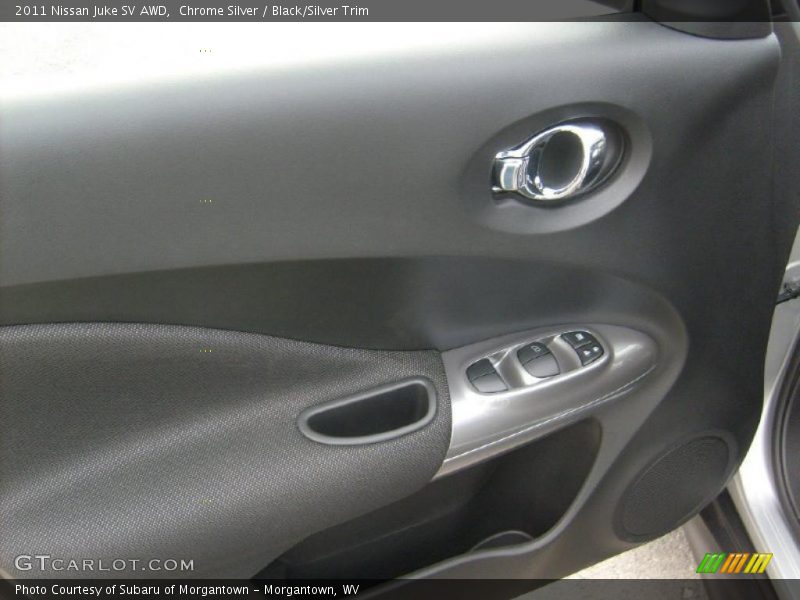 Chrome Silver / Black/Silver Trim 2011 Nissan Juke SV AWD