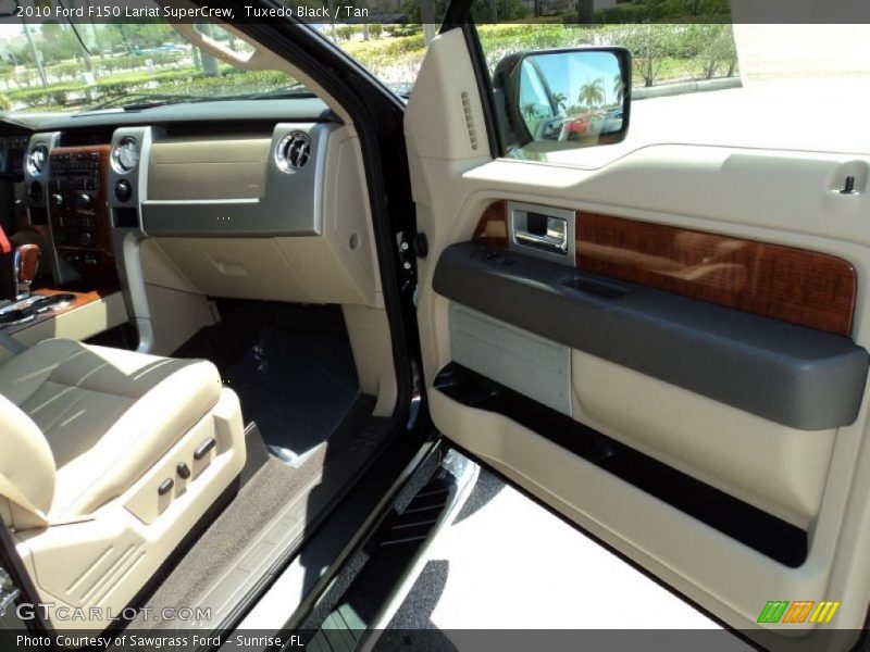 Tuxedo Black / Tan 2010 Ford F150 Lariat SuperCrew