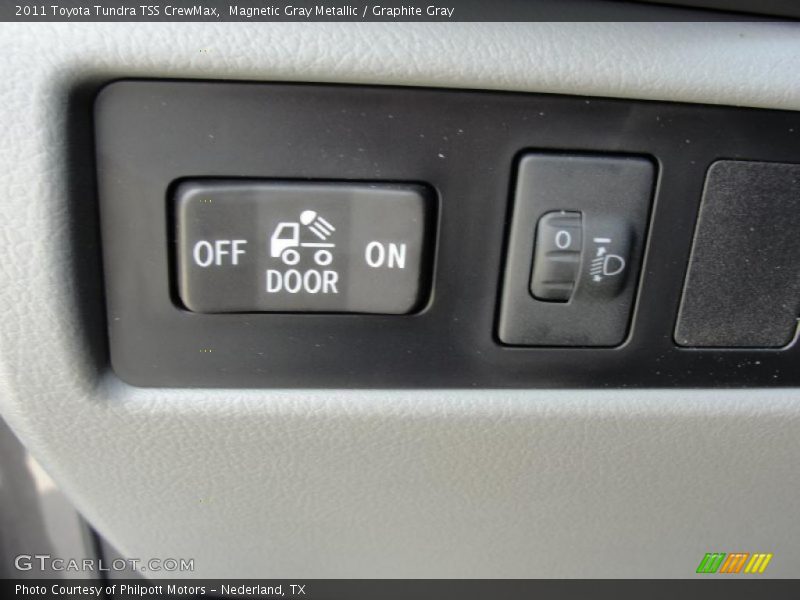 Controls of 2011 Tundra TSS CrewMax