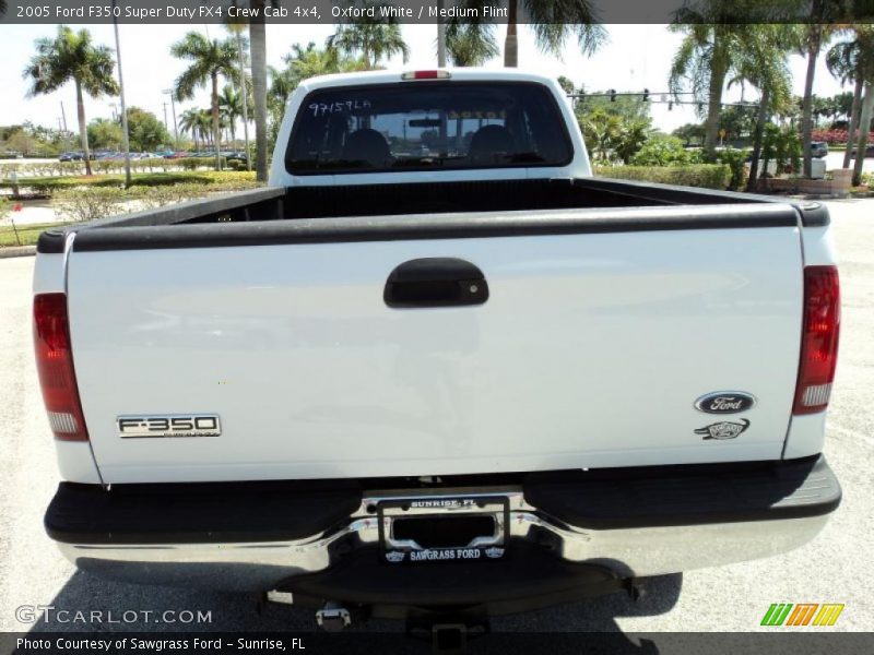 Oxford White / Medium Flint 2005 Ford F350 Super Duty FX4 Crew Cab 4x4