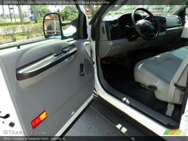 Oxford White / Medium Flint 2005 Ford F350 Super Duty FX4 Crew Cab 4x4