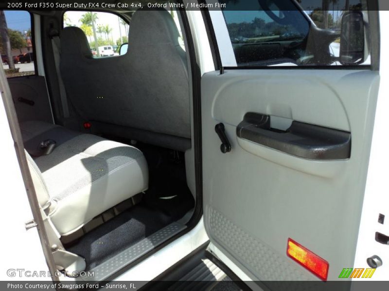 Oxford White / Medium Flint 2005 Ford F350 Super Duty FX4 Crew Cab 4x4