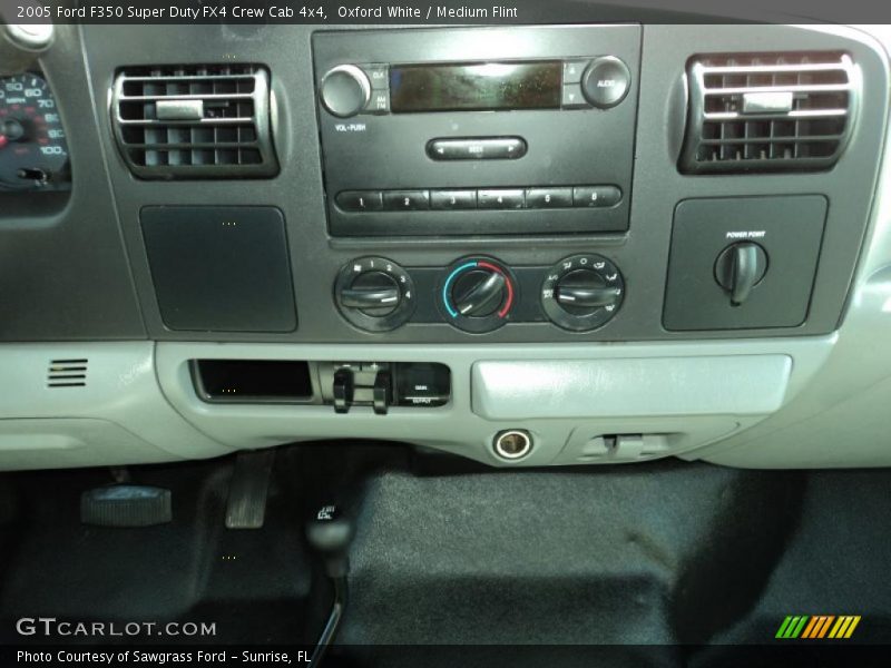 Oxford White / Medium Flint 2005 Ford F350 Super Duty FX4 Crew Cab 4x4