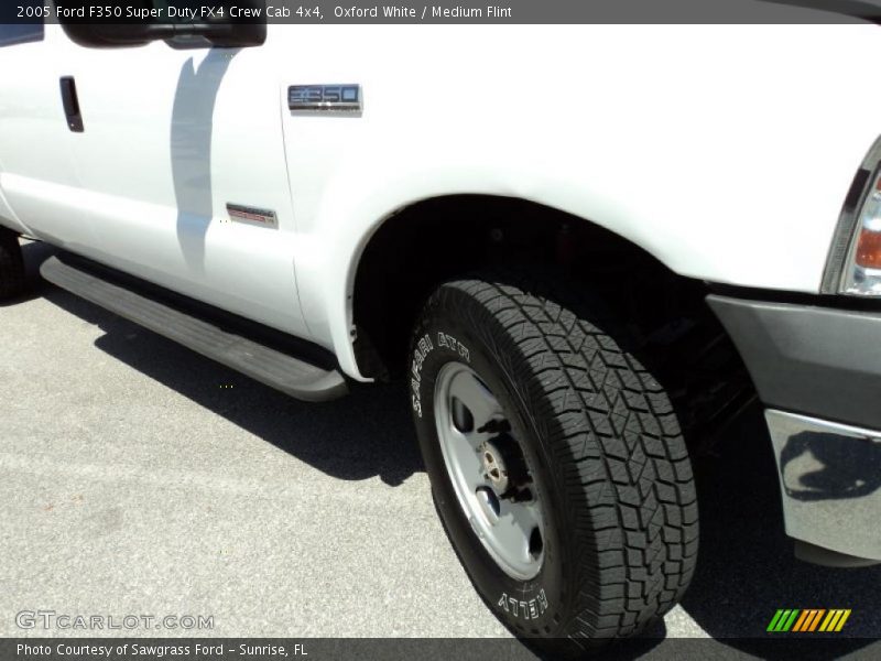 Oxford White / Medium Flint 2005 Ford F350 Super Duty FX4 Crew Cab 4x4