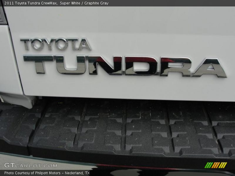 Super White / Graphite Gray 2011 Toyota Tundra CrewMax