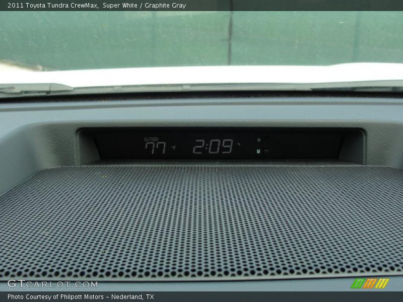 Super White / Graphite Gray 2011 Toyota Tundra CrewMax