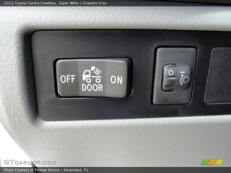 Super White / Graphite Gray 2011 Toyota Tundra CrewMax
