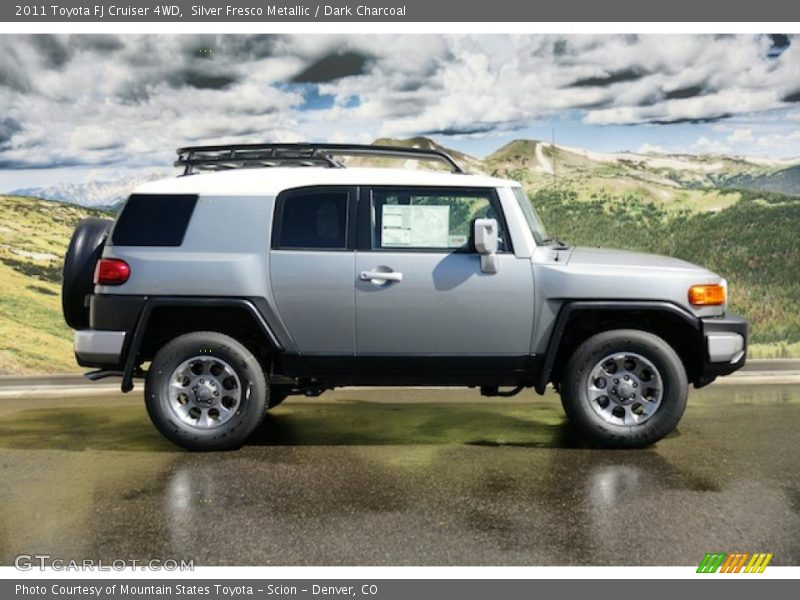 Silver Fresco Metallic / Dark Charcoal 2011 Toyota FJ Cruiser 4WD