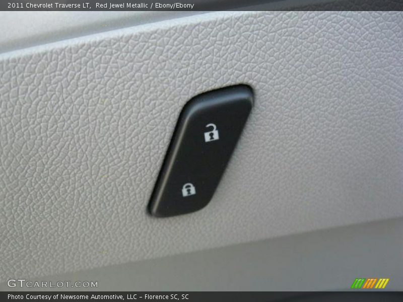 Red Jewel Metallic / Ebony/Ebony 2011 Chevrolet Traverse LT