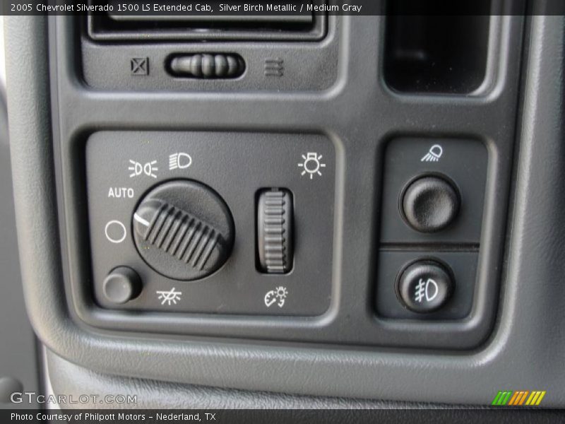 Controls of 2005 Silverado 1500 LS Extended Cab