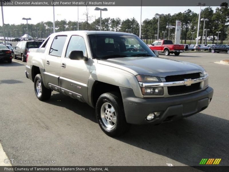 Front 3/4 View of 2002 Avalanche 