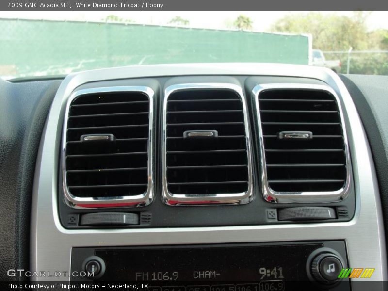 White Diamond Tricoat / Ebony 2009 GMC Acadia SLE
