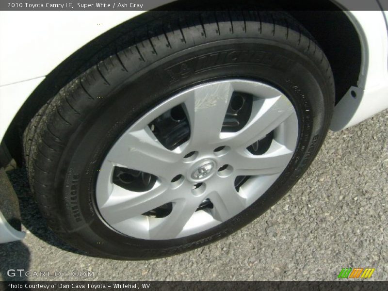 Super White / Ash Gray 2010 Toyota Camry LE