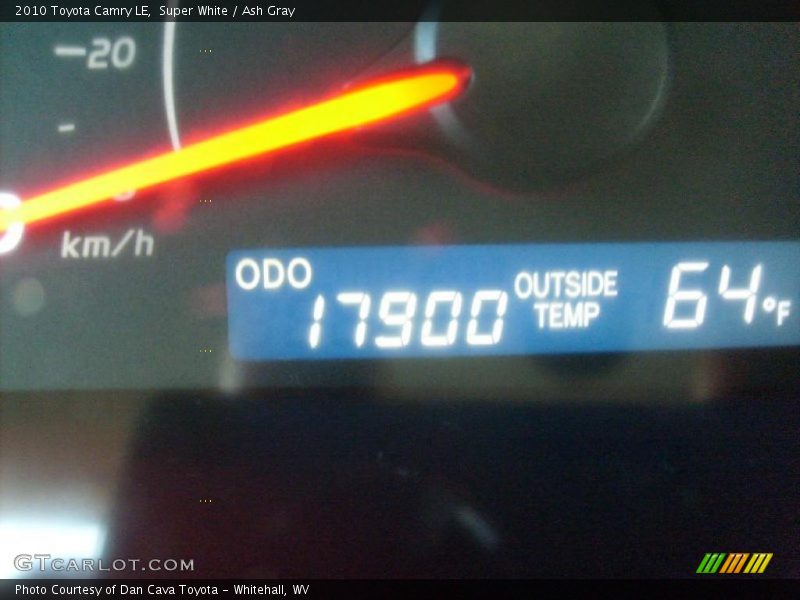 Super White / Ash Gray 2010 Toyota Camry LE