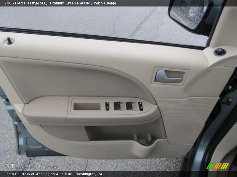 Door Panel of 2006 Freestyle SEL