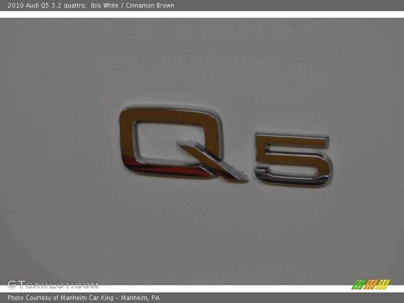  2010 Q5 3.2 quattro Logo
