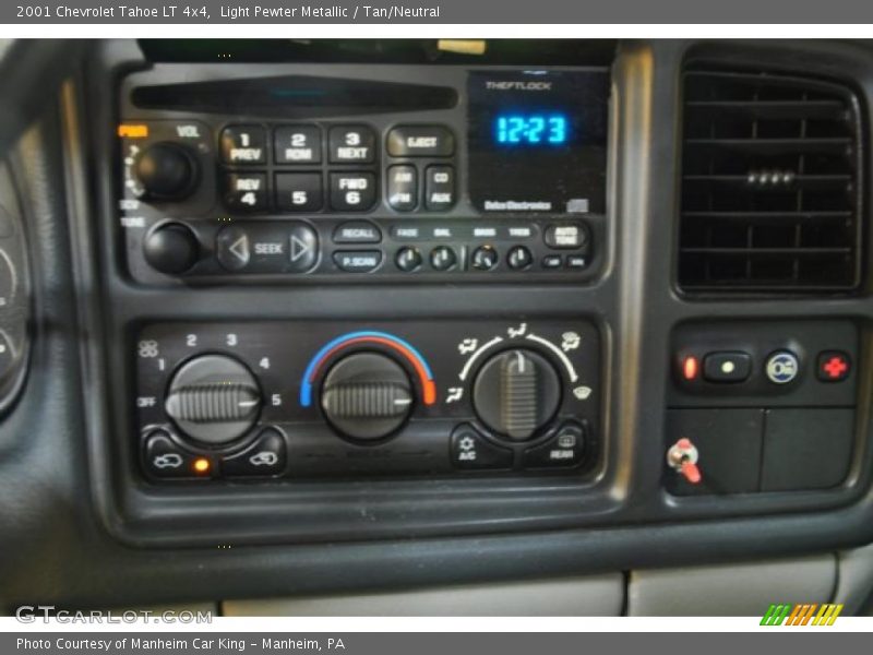 Light Pewter Metallic / Tan/Neutral 2001 Chevrolet Tahoe LT 4x4