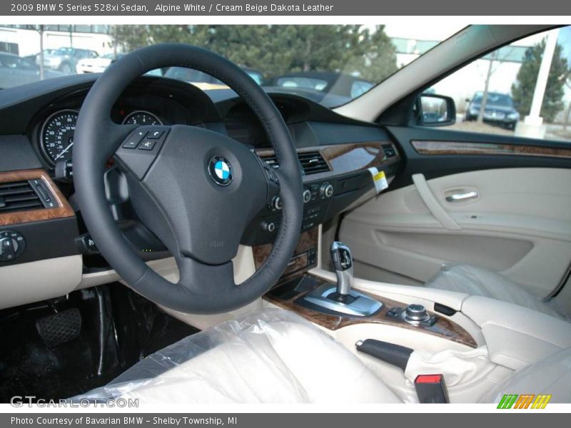 Alpine White / Cream Beige Dakota Leather 2009 BMW 5 Series 528xi Sedan